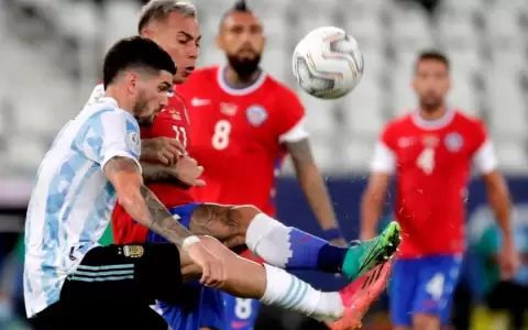 Argentina y Chile igualan en el partido inaugural del Grupo A