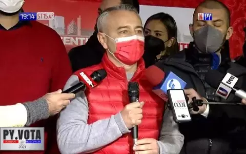 Centuri�n reconoce derrota y llama a la unidad colorada