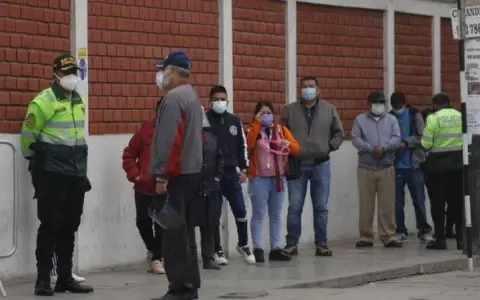 Abren los centros de votaci�n de Per� en re�ido balotaje