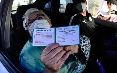 Contin�a vacunaci�n Covid para adultos de 62 a�os