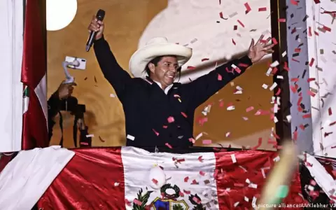 Castillo lidera elecciones de Per� con 100% de actas procesadas