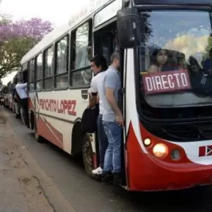 El 34% de los trabajadores no saldría de sus casas si se concreta el paro de transporte, revela encuesta
