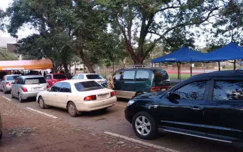 Gran afluencia de personas de m�s de 50 a�os en vacunatorios Covid