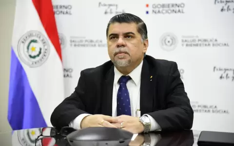 "No tenemos m�s ni un peso partido en dos" afirm� Ministro de Salud