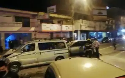 Triple choque sobre la Avenida Eusebio Ayala ocasiona destrozos