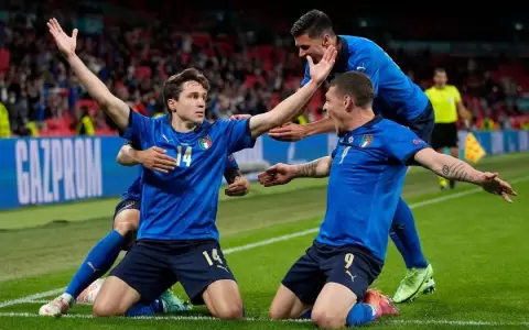 Italia se mete en cuartos tras vencer a Austria en el tiempo extra
