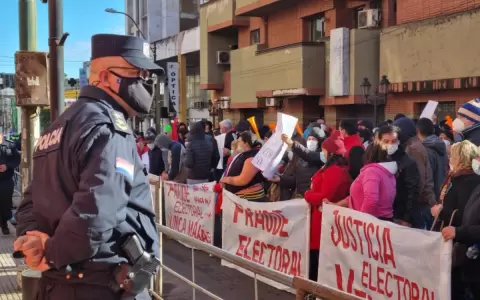 Se movilizan frente a la ANR pidiendo la nulidad del acto de las elecciones