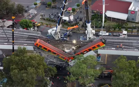 "Falla estructural" provoc� accidente en metro de Ciudad de M�xico, seg�n peritaje