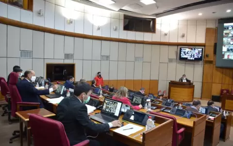 Analista pol�tico dice que senadores usaron una "vieja pr�ctica" para diluir juicio contra Abdo