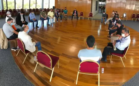 Camioneros presentan proyecto ante Congreso y levantan paro nacional