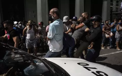 R�gimen cubano bloque� internet y cort� electricidad para impedir difusi�n de las protestas