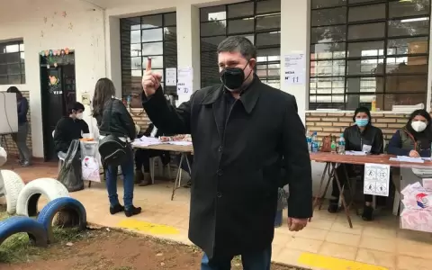 El intendente Alcides Riveros presentar� su renuncia ma�ana