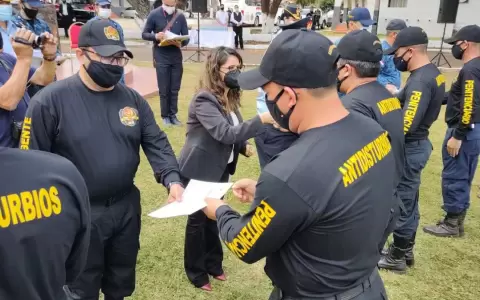 Capacitan a agentes penitenciarios en control de motines