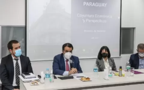 Equipo Econ�mico present� agenda de reformas a empresarios