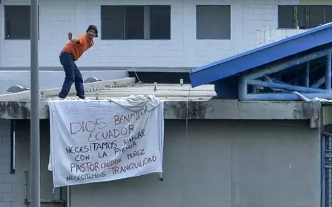 Motines en dos c�rceles de Ecuador dejan 21 muertos y 50 heridos