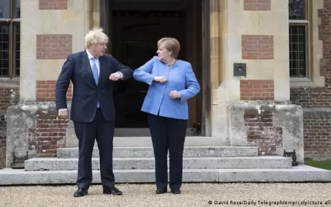 Merkel y Johnson acuerdan �nuevo cap�tulo� en relaciones bilaterales