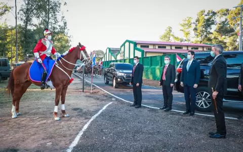 Mario Abdo particip� de ceremonia por el D�a del Ej�rcito Paraguayo