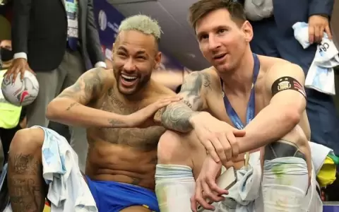 La amena charla entre Messi, Neymar y Paredes tras el partido