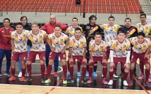 Bol�var deja sin invicto a Atenas y se convierte en el primer clasificado
