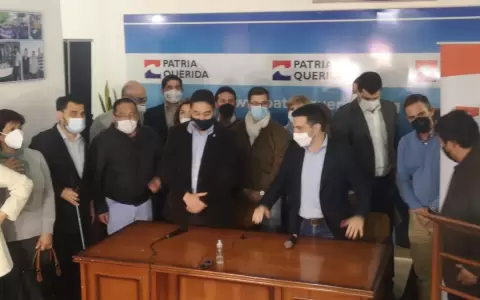 Municipales: Sebasti�n Garc�a declina y Nakayama es candidato oficial de la oposici�n