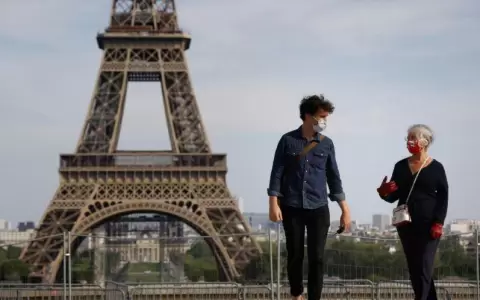 La torre Eiffel, �cono tur�stico de Francia.