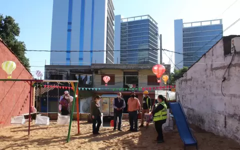 Consorcio dona parque infantil al barrio San Jer�nimo