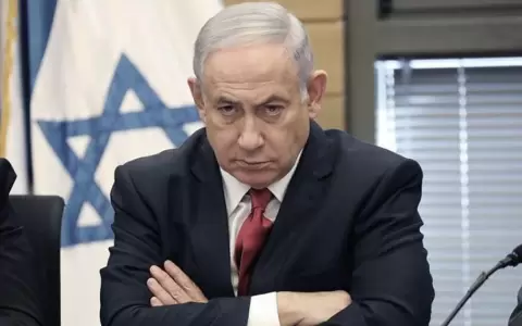 Un mes despu�s de ser sustituido, Netanyahu finalmente abandon� la residencia oficial