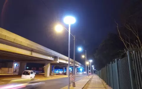 Grupo de vecinos impide iluminaci�n de una parte de la zona de obras de Primer Presidente