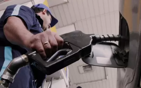 Emblemas privados aumentan G. 400 el precio de los combustibles