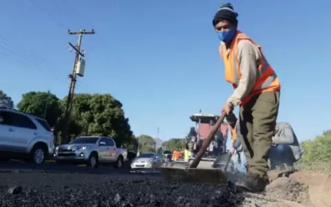 MOPC y municipio acuerdan asfaltar calles del distrito de Nueva Colombia
