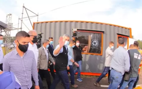 Mario Abdo verific� megavacunatorio en Aratiri