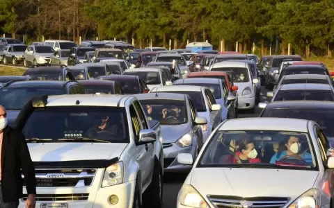 Mega vacunatorio: Se registran filas de kil�metros