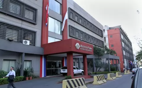 Fiscal�a inicia investigaci�n de deuda ilegal de Itaip�