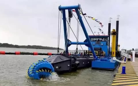 Importan imponente draga para acelerar obras en Costanera Sur