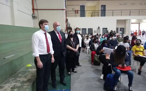 Ministro de Educaci�n plantea retorno consensuado a clases presenciales en agosto