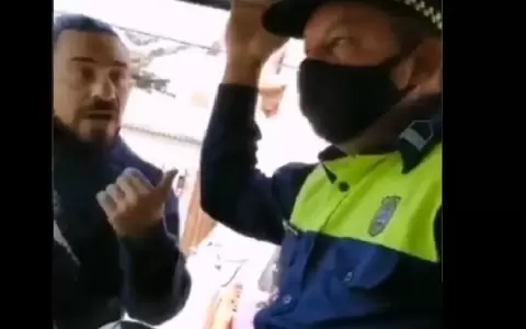Violento PMT intenta tirar a ciudadano de veh�culo en movimiento