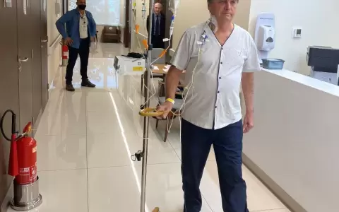Bolsonaro "evoluciona satisfactoriamente", y comenz� a comer de manera normal