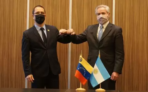 Canciller de Maduro confirm� reuni�n bilateral con su par argentino