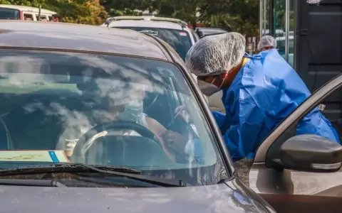 La inmunizaci�n anticovid de hoy es exclusiva para personas de 18 a 35 a�os con patolog�as de base