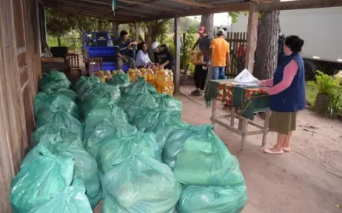 Bajante: asisten con v�veres a m�s de 1.000 familias de pescadores de Itap�a