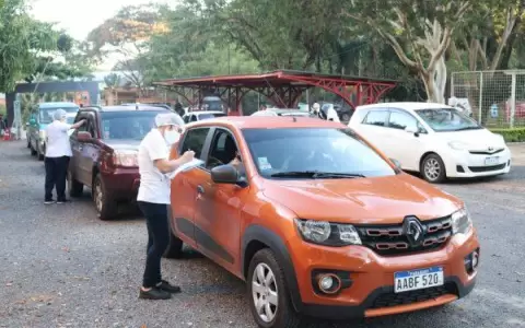Desde hoy vacunan a personas desde los 18 a�os, con enfermedad de base