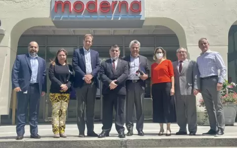 Presidencia confirma contrato por 2 millones de dosis con Moderna