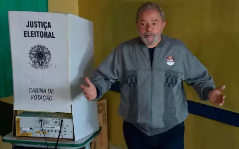Holgada ventaja de Lula en la intenci�n de voto para 2022 en Brasil