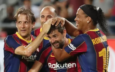 El show de Ronaldinho en el Cl�sico de Leyendas en el que Real Madrid derrot� al Barcelona