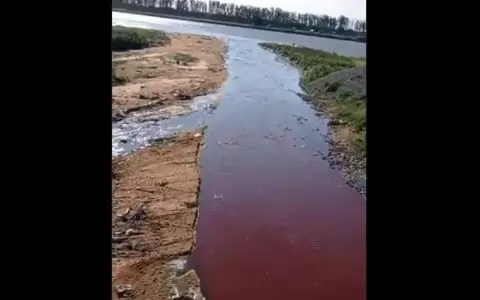 Otra vez las aguas del arroyo Mburicao corrieron rojas