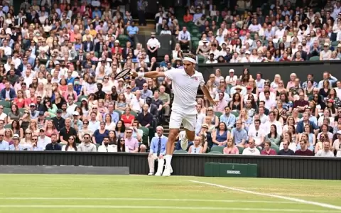 Roger Federer arrolla a Richard Gasquet y se mete en tercera ronda