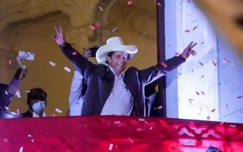 Pedro Castillo es proclamado ganador de las elecciones presidenciales m�s de un mes despu�s de la votaci�n