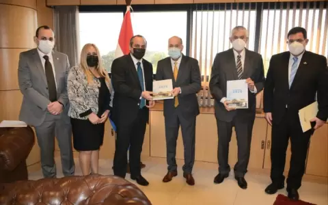 Contralor�a entreg� Memorial Anual 2020 al Congreso