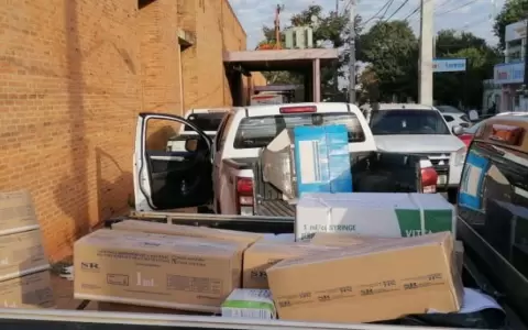Vacunas Pfizer van llegando a vacunatorios de todo el pa�s
