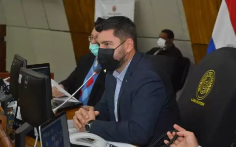 �No puede ser que el pa�s est� parado por un capricho�, expres� Pedro Alliana